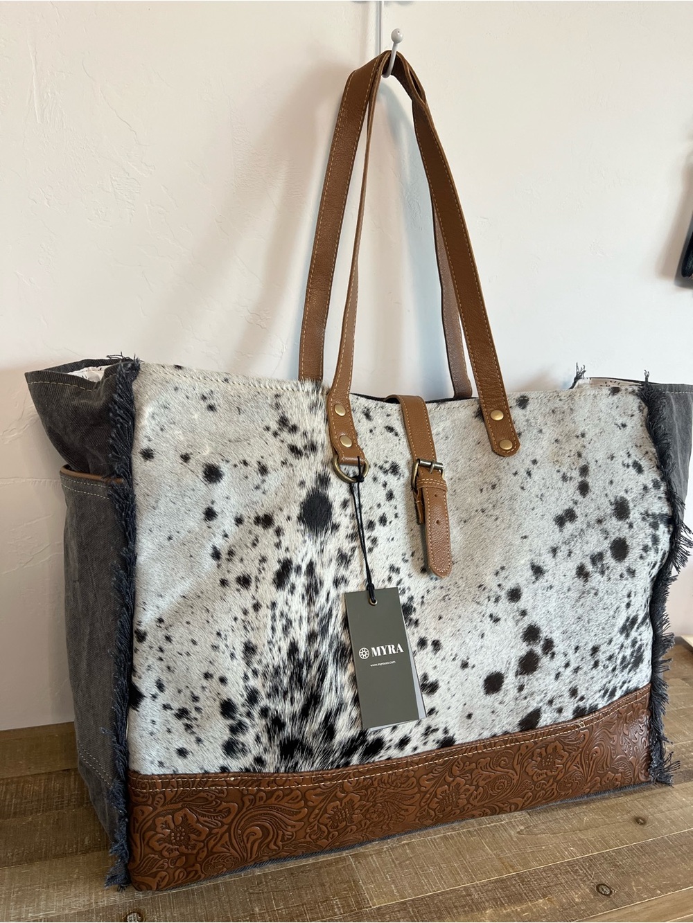 New Myra Western Cowhide Weekender Bag Leather Duffel Travel Carry-On Boho - Picture 4 of 8